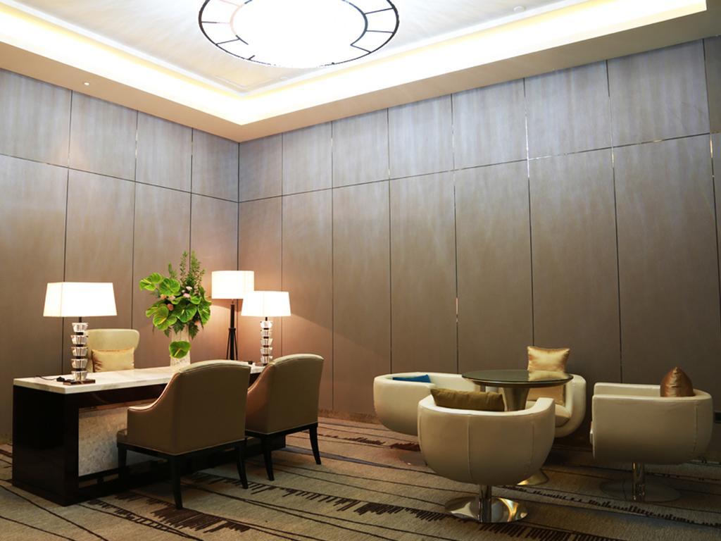 Ramada Plaza Liuzhou Liudong Hotel Exterior photo