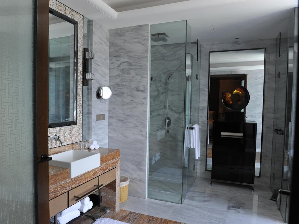 Ramada Plaza Liuzhou Liudong Hotel Room photo