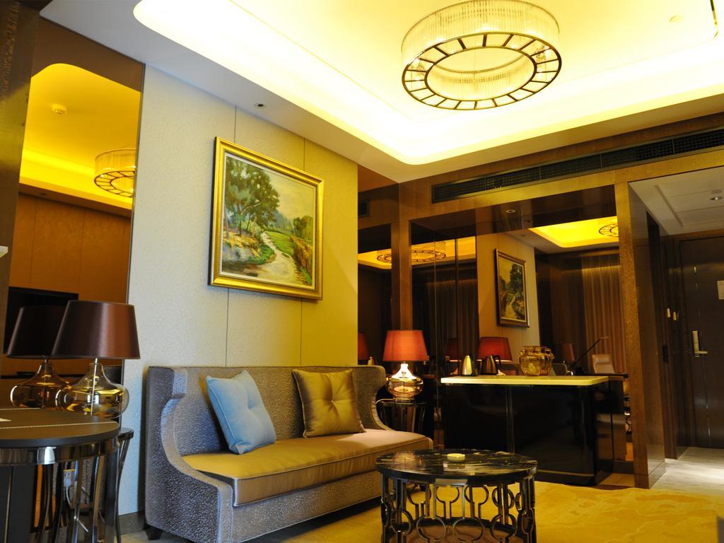 Ramada Plaza Liuzhou Liudong Hotel Room photo
