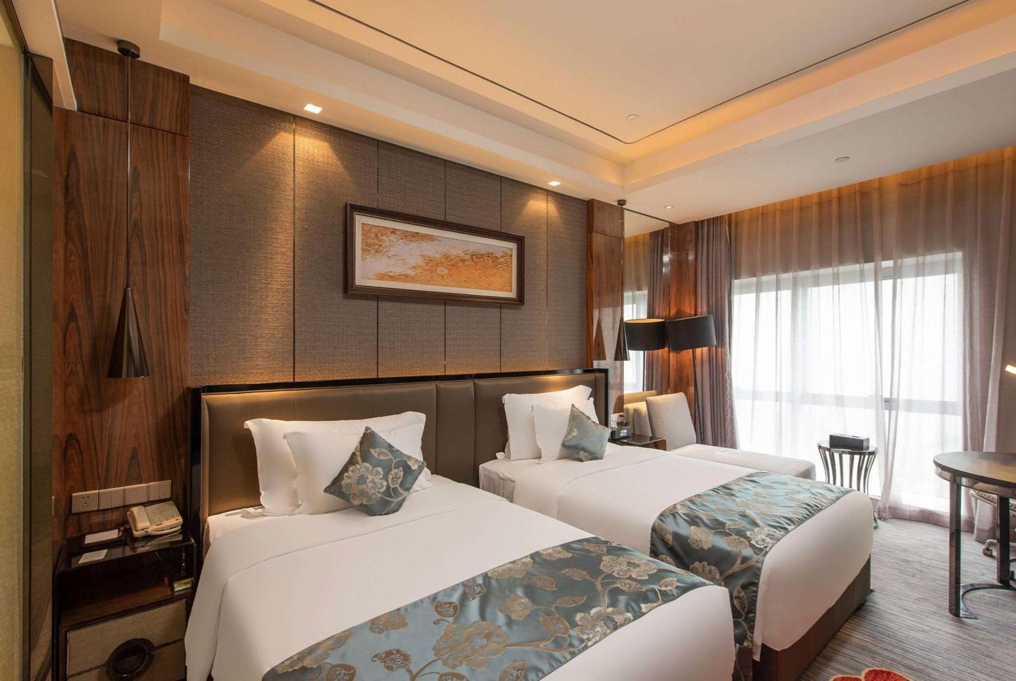 Ramada Plaza Liuzhou Liudong Hotel Exterior photo