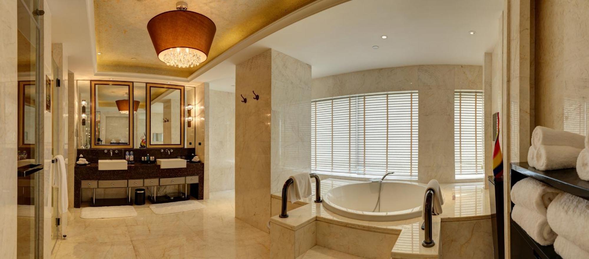 Ramada Plaza Liuzhou Liudong Hotel Exterior photo