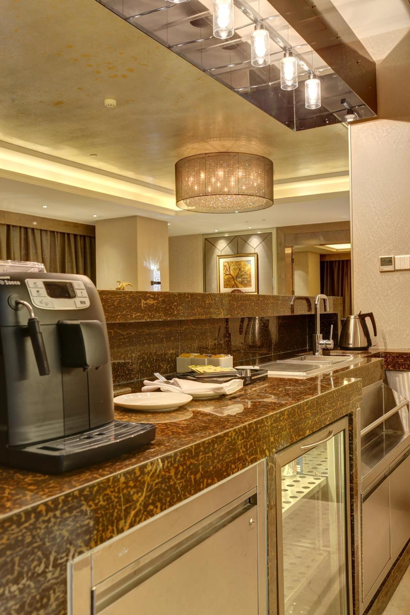 Ramada Plaza Liuzhou Liudong Hotel Exterior photo